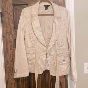 NWOT WHBM super cute ruffled beige long sleeve jacket with belt and pockets